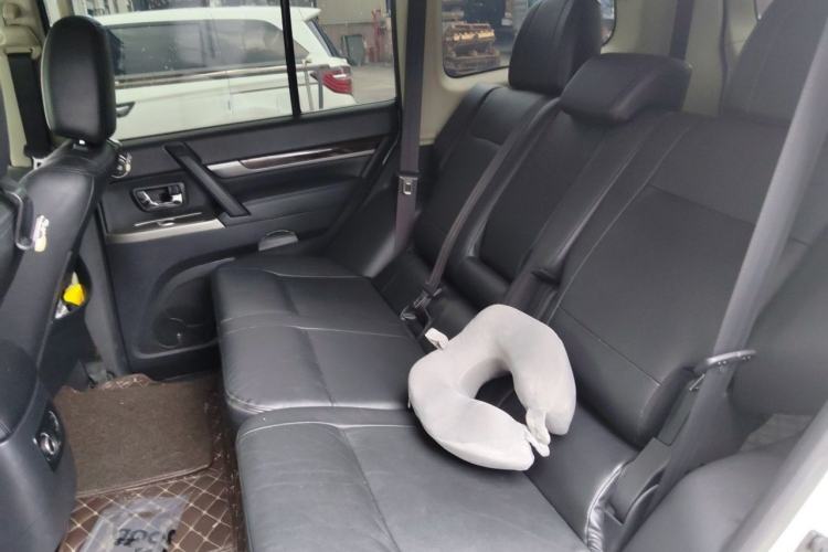 Used Mitsubishi Pajero 2019 V97 3.8L 5-Door GLS Sunroof Dual Differential – Middle East Left Rear Seat