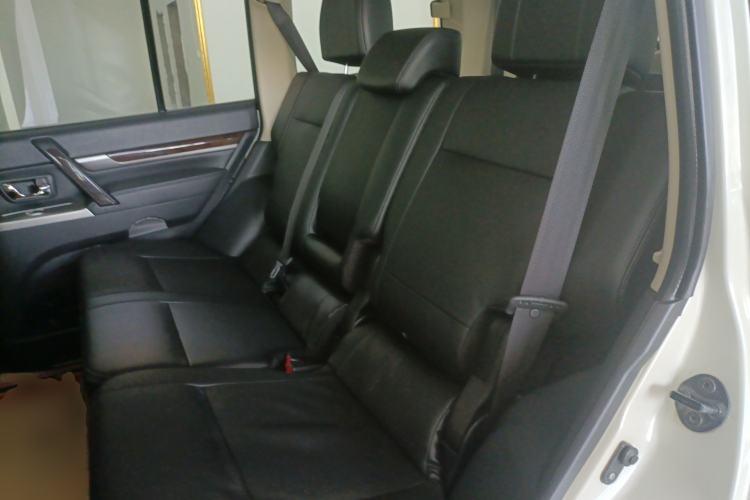 Used Mitsubishi Pajero 2019 V97 3.8L 5-Door GLS Middle East Edition Left Rear Seat