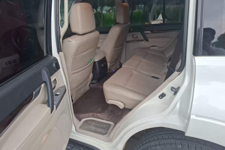 Used Mitsubishi Pajero 2019 V97 3.8L 5-Door GLS Middle East Edition Left Rear Seat