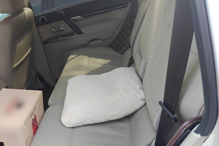 Used Mitsubishi Pajero 2019 V97 3.8L 5-Door GLS Sunroof Dual Differential – Middle East Left Rear Seat