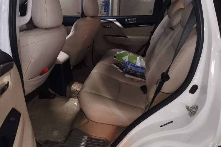 Used Mitsubishi Pajero  Left Rear Seat