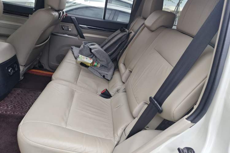 Used Mitsubishi Pajero  Left Rear Seat