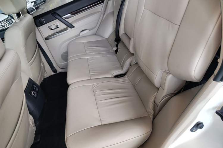 Used Mitsubishi Pajero 2019 V97 3.8L 5-Door GLS Middle East Edition Left Rear Seat