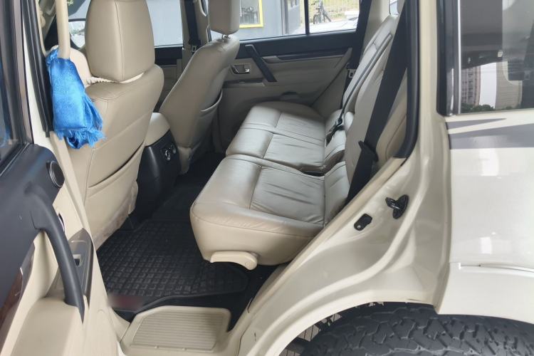 Used Mitsubishi Pajero  Left Rear Seat