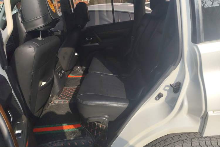 Used Mitsubishi Pajero 2019 3.0L Automatic Standard Edition Left Rear Seat