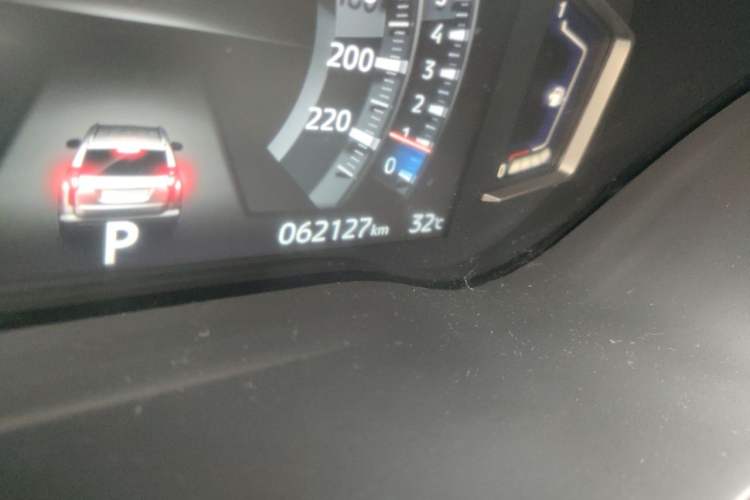 Used Mitsubishi Pajero  Odometer Close Up