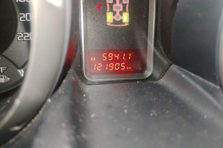 Used Mitsubishi Pajero  Odometer Close Up
