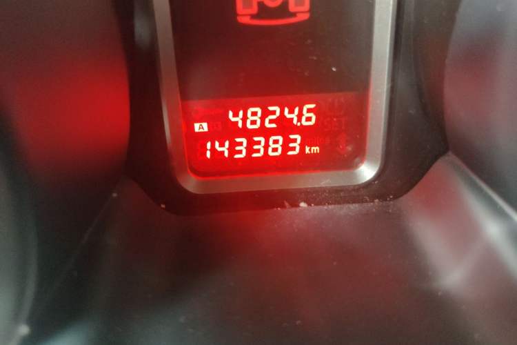 Used Mitsubishi Pajero 2019 3.0L Automatic Prestige Edition Odometer Close Up