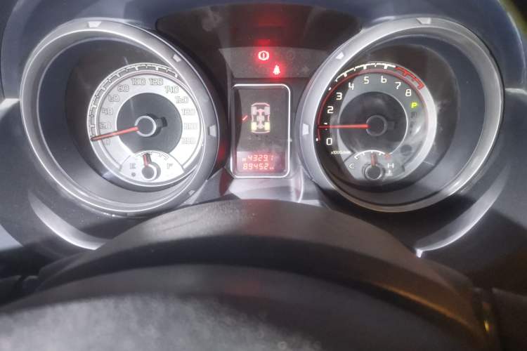 Used Mitsubishi Pajero  Odometer Close Up