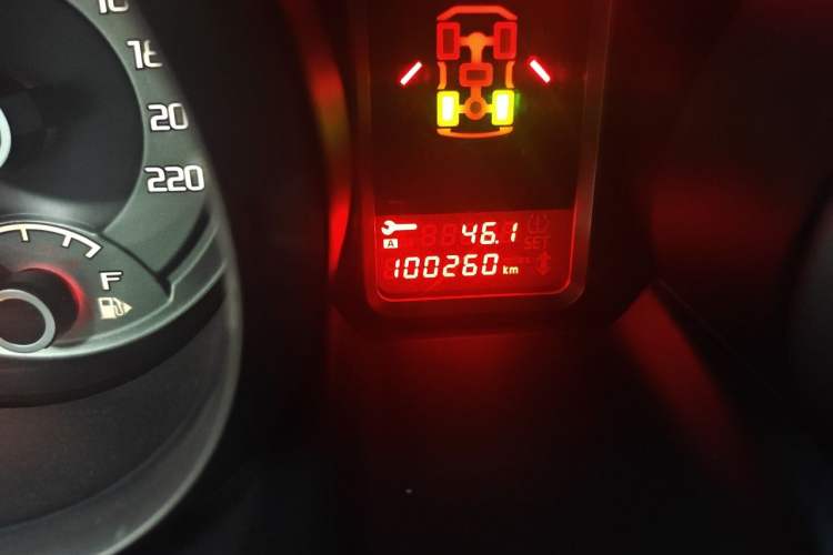 Used Mitsubishi Pajero  Odometer Close Up