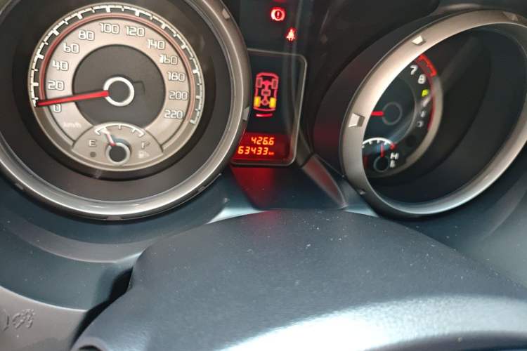 Used Mitsubishi Pajero 2019 V97 3.8L 5-Door GLS Middle East Edition Odometer Close Up