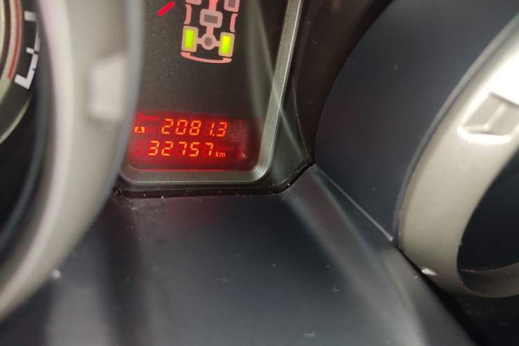 Used Mitsubishi Pajero 2019 V97 3.8L 5-Door GLS Middle East Edition Odometer Close Up