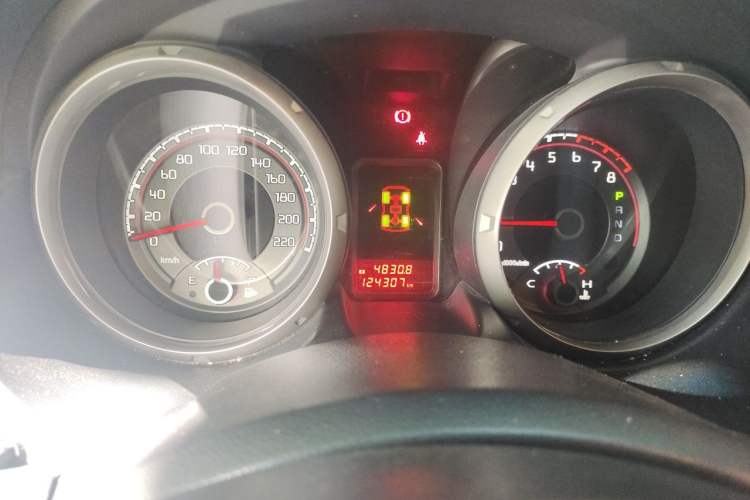 Used Mitsubishi Pajero 2019 3.0L Automatic Comfort Edition Odometer Close Up
