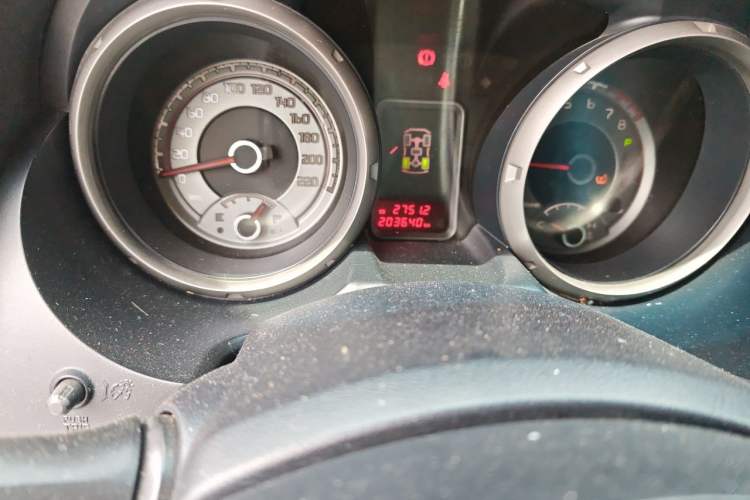 Used Mitsubishi Pajero  Odometer Close Up