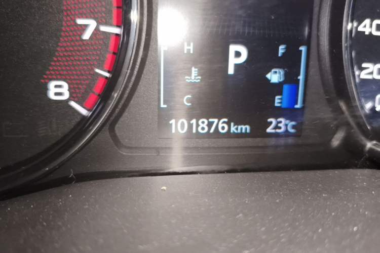 Used Mitsubishi Pajero  Odometer Close Up