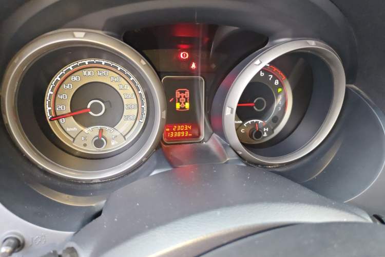 Used Mitsubishi Pajero  Odometer Close Up