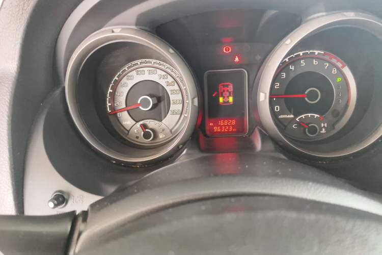 Used Mitsubishi Pajero  Odometer Close Up
