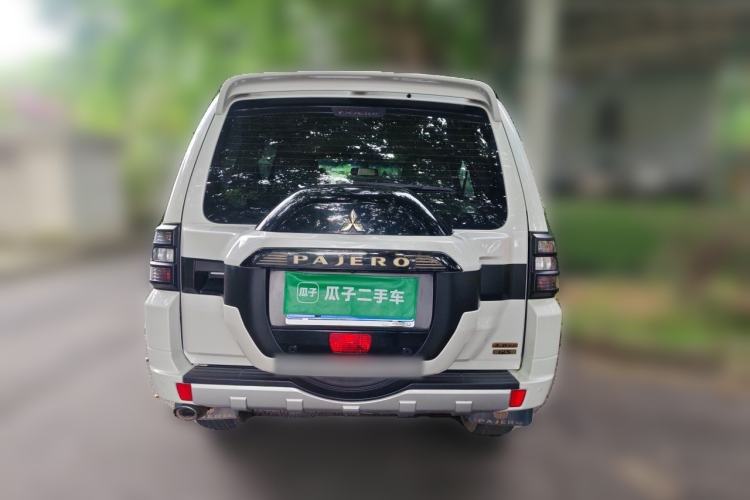 Used Mitsubishi Pajero  Rear
