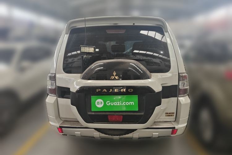 Used Mitsubishi Pajero  Rear