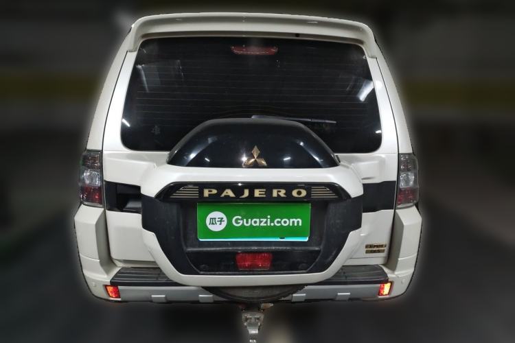 Used Mitsubishi Pajero 2019 V97 3.8L 5-Door GLS Sunroof Dual Differential – Middle East Rear