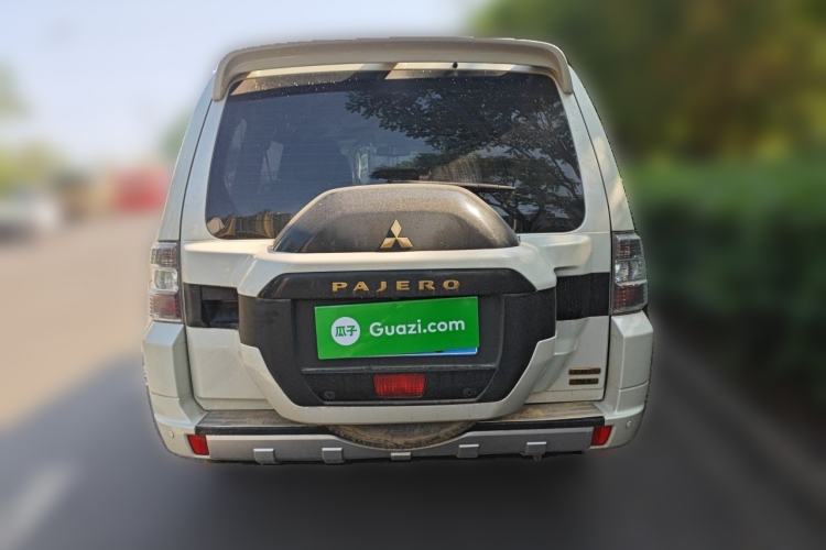 Used Mitsubishi Pajero  Rear