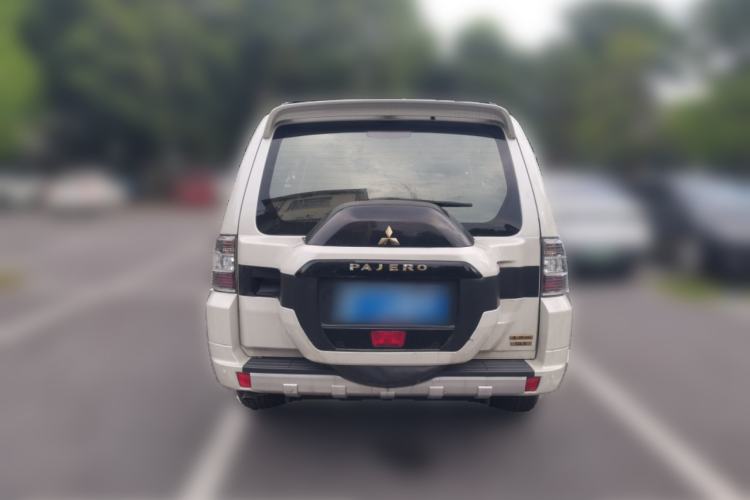 Used Mitsubishi Pajero 2019 V97 3.8L 5-Door GLS Sunroof Dual Differential – Middle East Rear