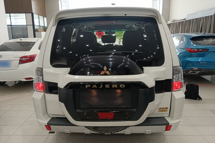 Used Mitsubishi Pajero 2019 V97 3.8L 5-Door GLS Sunroof Dual Differential – Middle East Rear