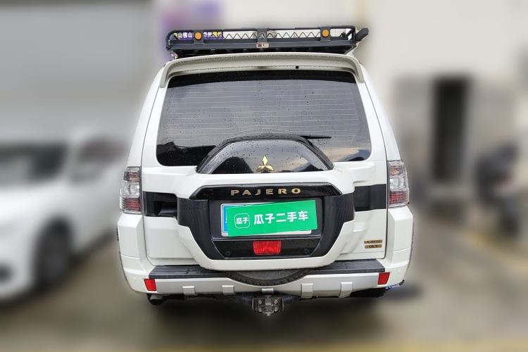 Used Mitsubishi Pajero 2019 V97 3.8L 5-Door GLS Sunroof Dual Differential – Middle East Rear