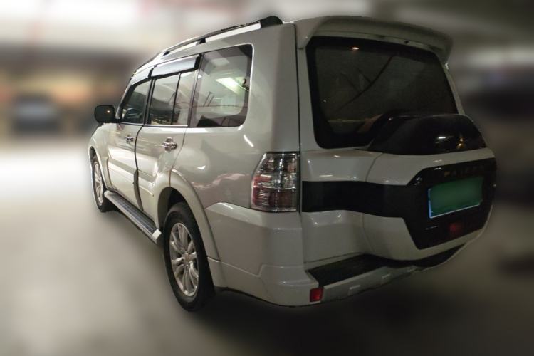 Used Mitsubishi Pajero 2019 V97 3.8L 5-Door GLS Sunroof Dual Differential – Middle East Rear Left 45 Deg