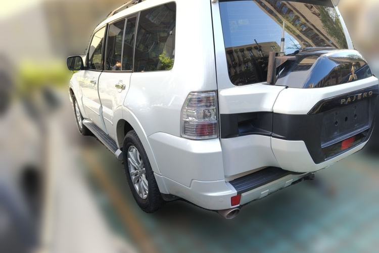 Used Mitsubishi Pajero 2019 V97 3.8L 5-Door GLS Sunroof Dual Differential – Middle East Rear Left 45 Deg