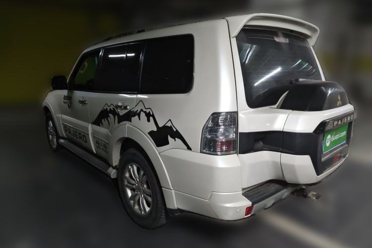 Used Mitsubishi Pajero 2019 V97 3.8L 5-Door GLS Sunroof Dual Differential – Middle East Rear Left 45 Deg