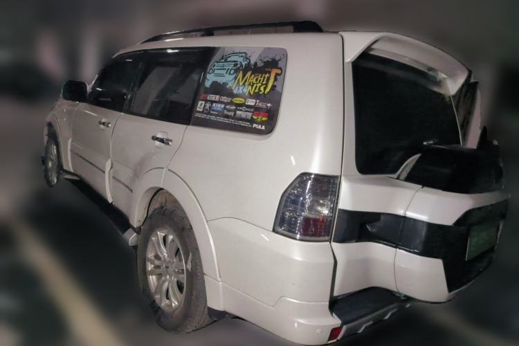 Used Mitsubishi Pajero  Rear Left 45 Deg