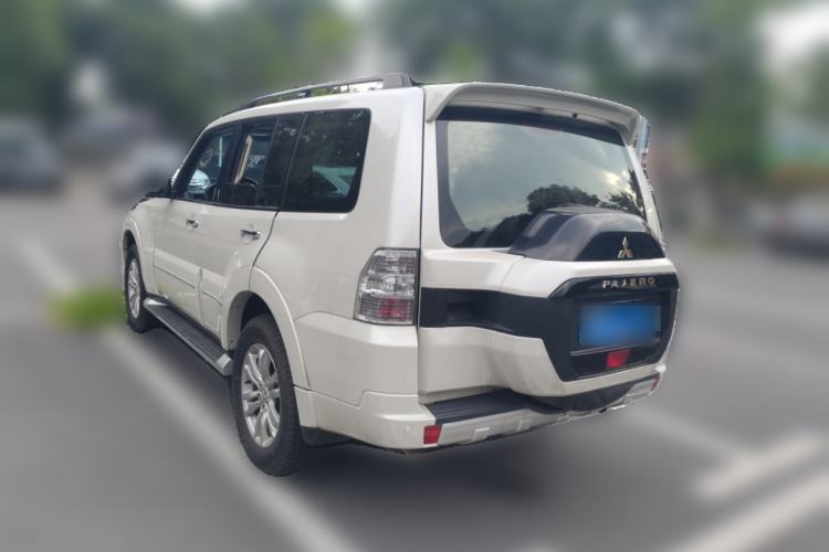 Used Mitsubishi Pajero 2019 V97 3.8L 5-Door GLS Sunroof Dual Differential – Middle East Rear Left 45 Deg