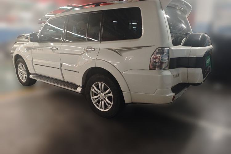 Used Mitsubishi Pajero  Rear Left 45 Deg