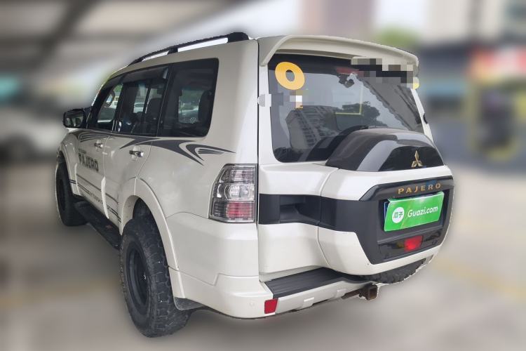 Used Mitsubishi Pajero  Rear Left 45 Deg