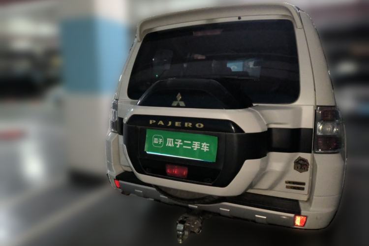 Used Mitsubishi Pajero  Rear