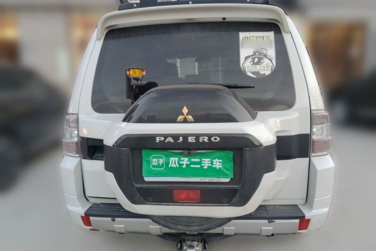 Used Mitsubishi Pajero 2019 V97 3.8L 5-Door GLS Sunroof Dual Differential – Middle East Rear