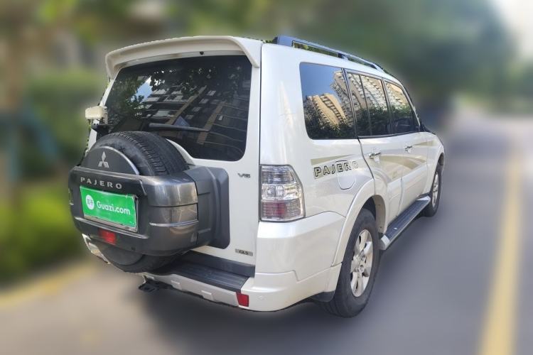 Used Mitsubishi Pajero  Rear Right 45 Deg