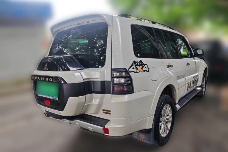 Used Mitsubishi Pajero  Rear Right 45 Deg