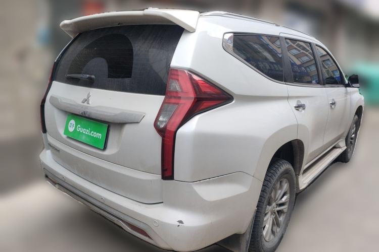 Used Mitsubishi Pajero  Rear Right 45 Deg