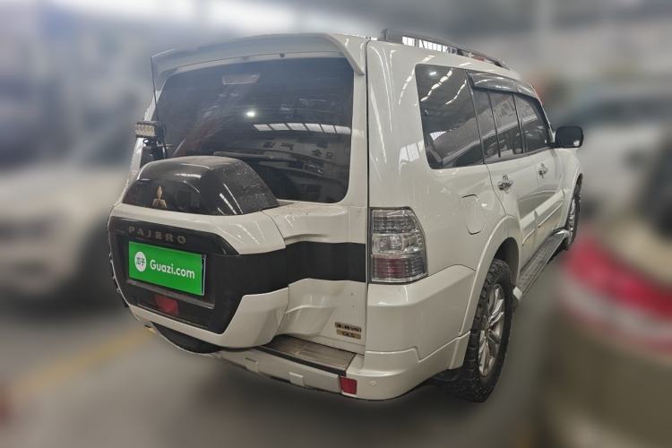 Used Mitsubishi Pajero  Rear Right 45 Deg