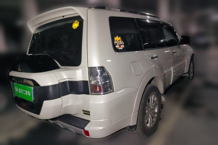 Used Mitsubishi Pajero  Rear Right 45 Deg