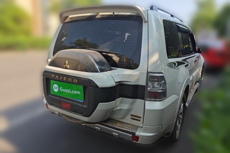 Used Mitsubishi Pajero  Rear Right 45 Deg