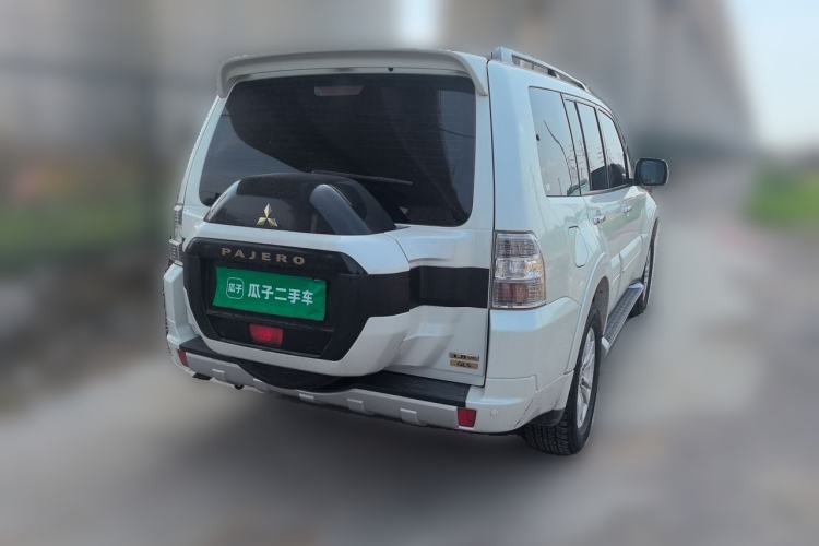 Used Mitsubishi Pajero  Rear Right 45 Deg