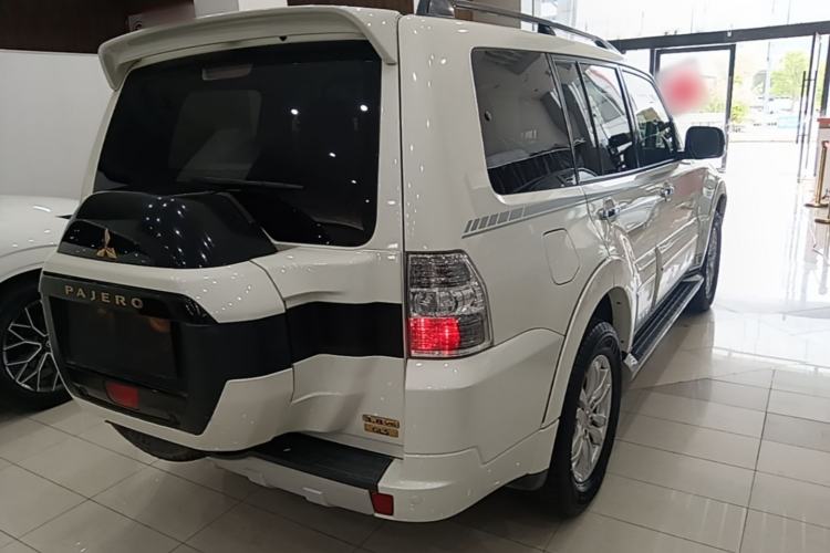 Used Mitsubishi Pajero 2019 V97 3.8L 5-Door GLS Sunroof Dual Differential – Middle East Rear Right 45 Deg