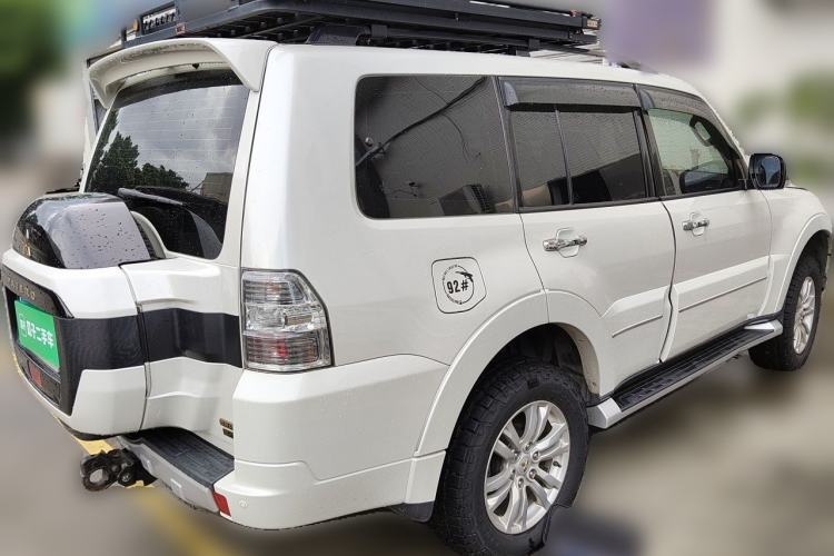 Used Mitsubishi Pajero 2019 V97 3.8L 5-Door GLS Sunroof Dual Differential – Middle East Rear Right 45 Deg