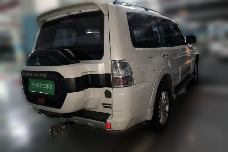 Used Mitsubishi Pajero  Rear Right 45 Deg