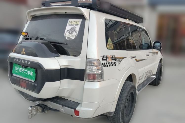 Used Mitsubishi Pajero 2019 V97 3.8L 5-Door GLS Sunroof Dual Differential – Middle East Rear Right 45 Deg