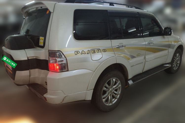 Used Mitsubishi Pajero 2019 V97 3.8L 5-Door GLS Sunroof Dual Differential – Middle East Rear Right 45 Deg