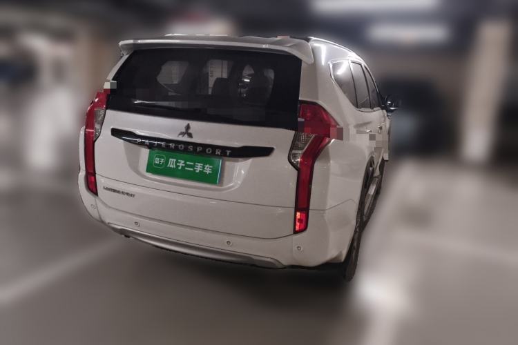 Used Mitsubishi Pajero  Rear Right 45 Deg